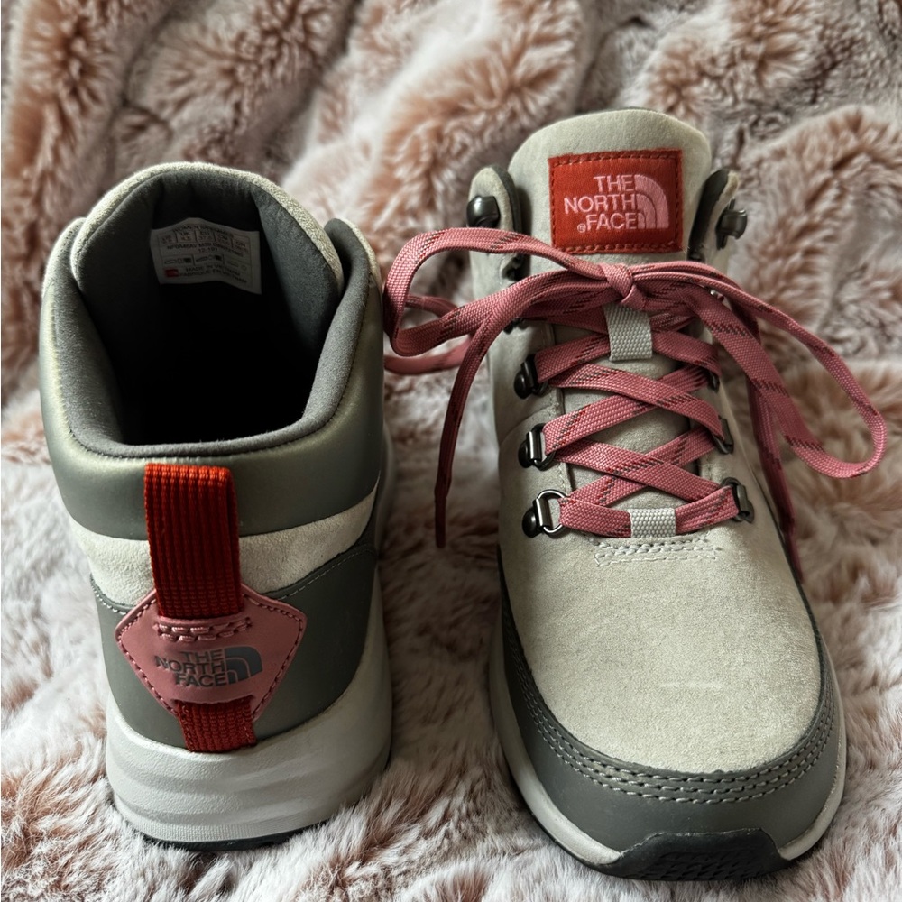 The North Face Sneakers - Cream and Pink